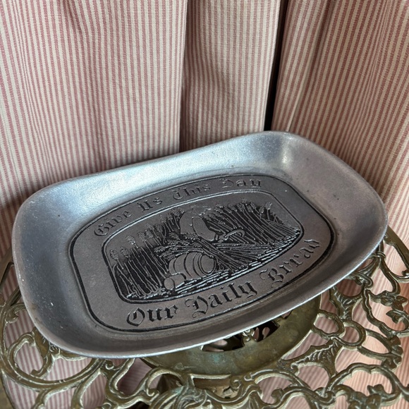 Vintage Wilton Armetale Pewter Daily Bread Tray - Picture 2 of 6